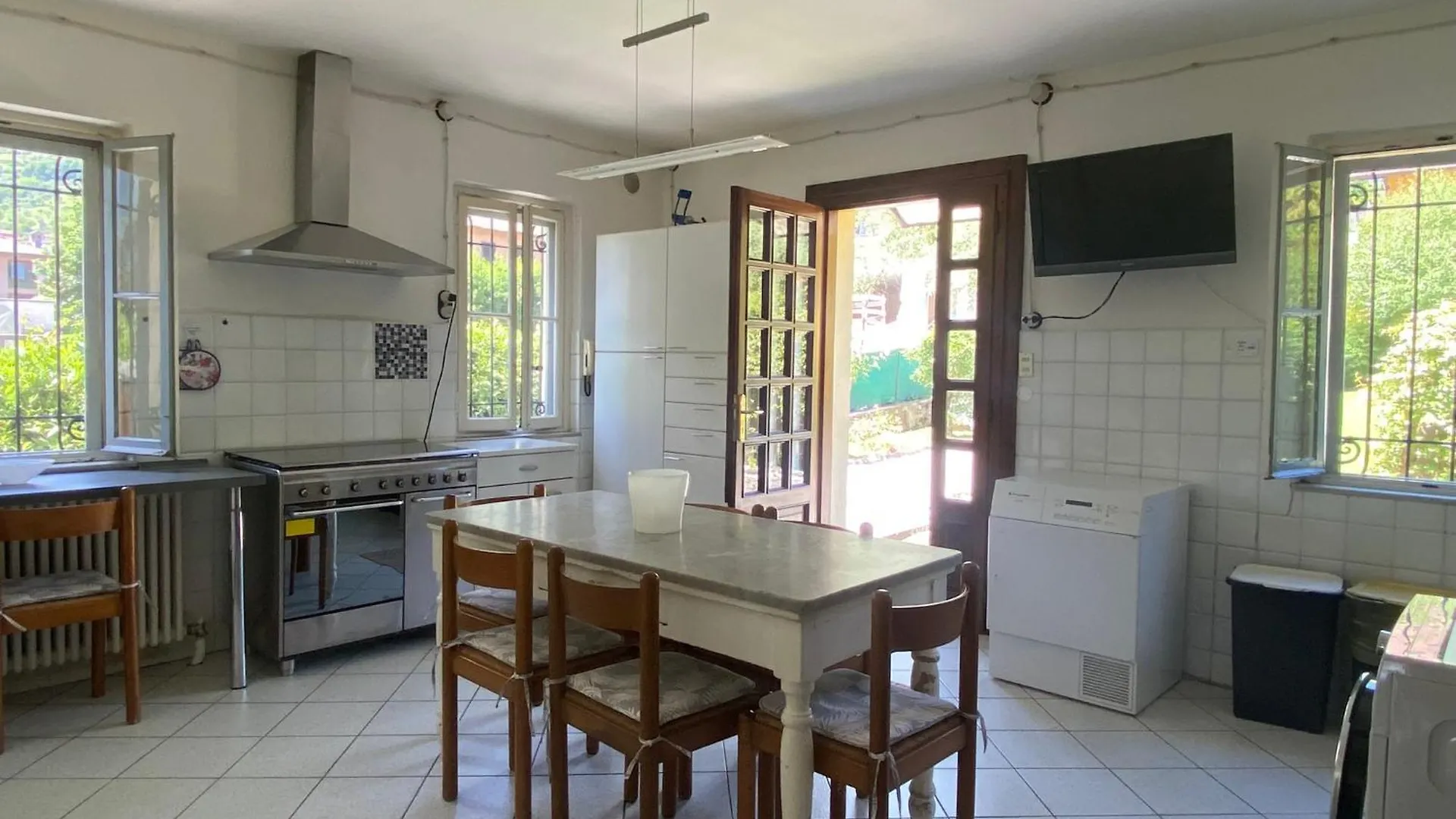 Life Is Good - Front Lake Apartment In Villa Tremezzo