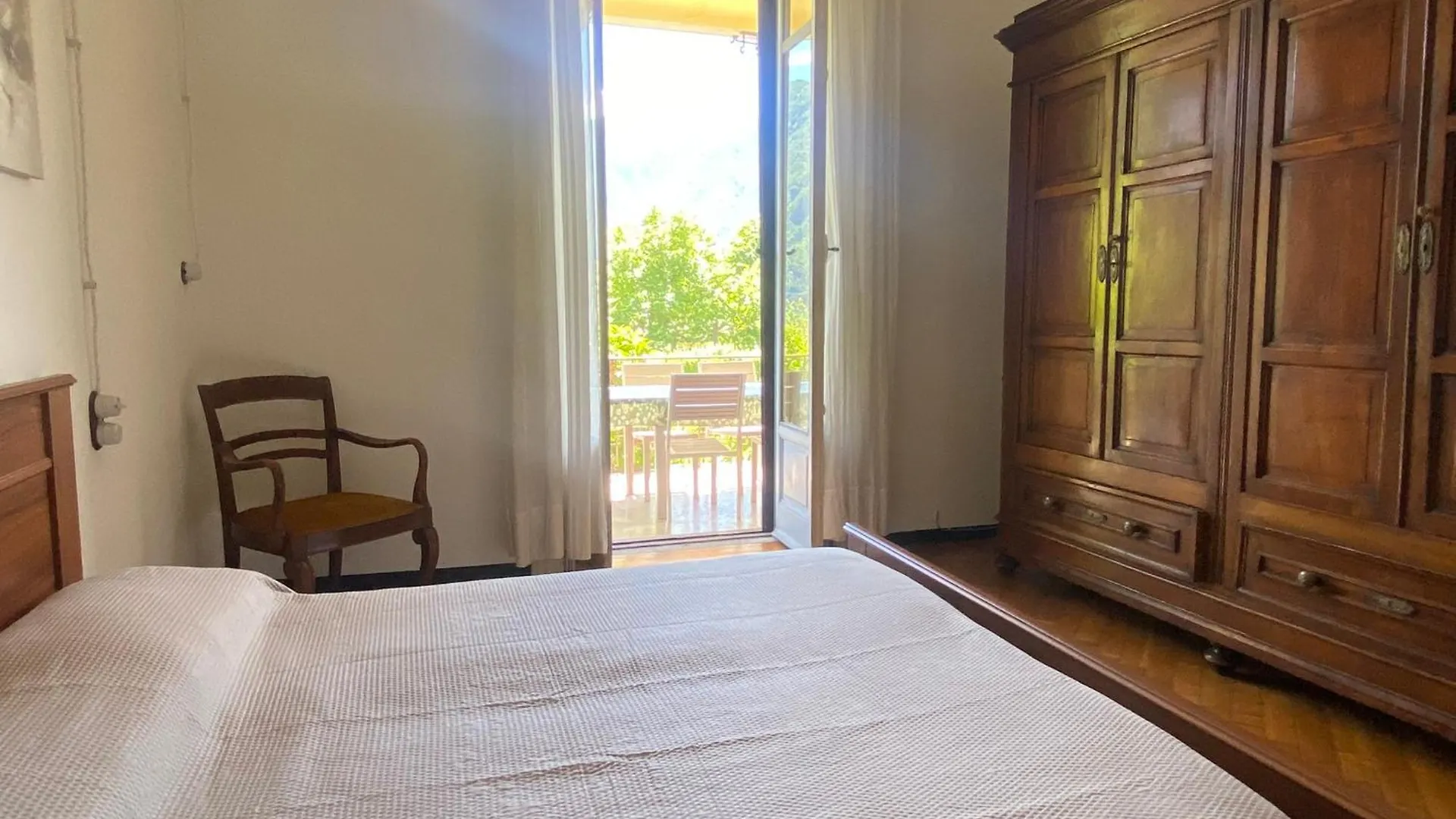 Life Is Good - Front Lake Apartment In Villa Tremezzo