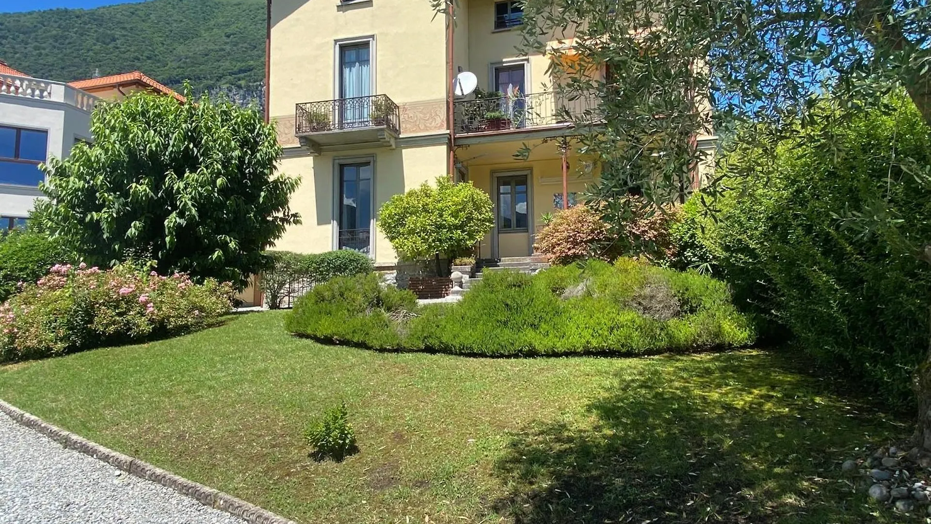 Life Is Good - Front Lake Apartment In Villa Tremezzo