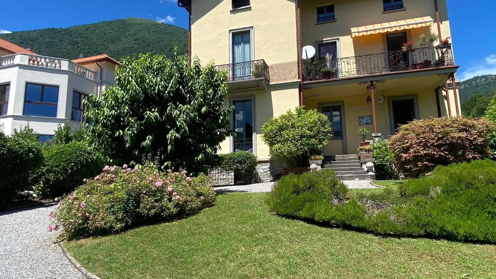Life Is Good - Front Lake Apartment In Villa Tremezzo